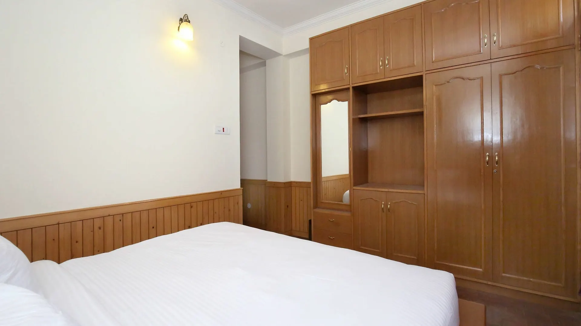 Oyo Home 10090 Hill View 4Bhk Mehli Shimla Apartment