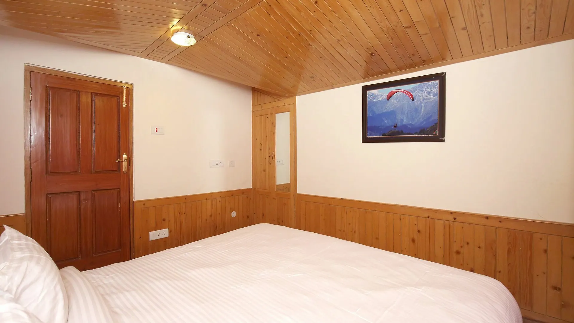Oyo Home 10090 Hill View 4Bhk Mehli Shimla 0*,